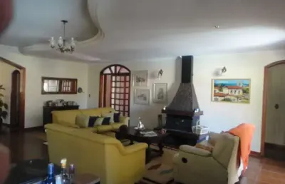 Casa no condomínio  quinta das flores com ampla varanda