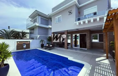 Casa com piscina e 3 quartos e suíte na pedra branca