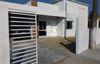 Casa com 03 dormitórios/01 suíte em serraria - são josé/sc.