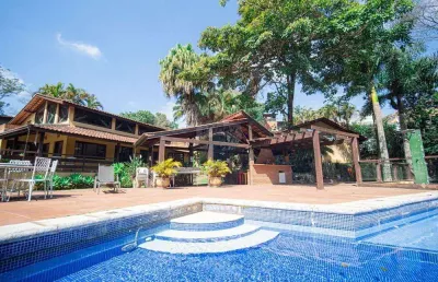 Casa á venda na granja viana - 4 suítes por r$ 1.830.000,00