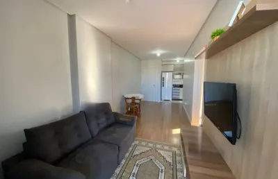 Belíssimo apto com 02 quartos, mobiliado e no centrão.