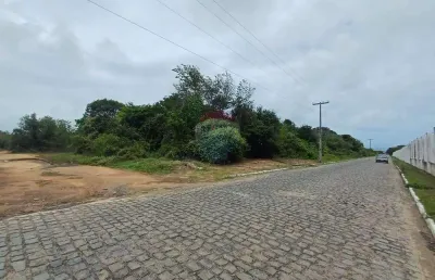 Terreno beira de pista, localizado a poucos metros do mar!