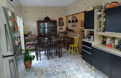 Casa térrea com 2 dormitórios,  sala de estar e jantar,  cozinha, lavanderia,  2 vagas,  1 salão, com mais 2 casas , terreno de 250m2, jardim das tulipas,  jundiaí-sp
