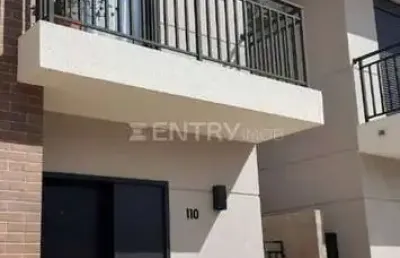 Lindo sobrado em condomínio com lazer completo,  2 suítes,  sala ampla,  cozinha americana, lavabo, quintal,  2 vagas. medeiros,  jundiaí-sp