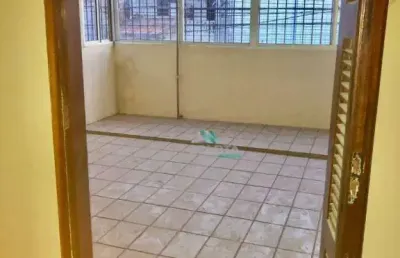 2 casas  bem localizada no vila união - próximo a luciano carneiro e montese - estação de metrô