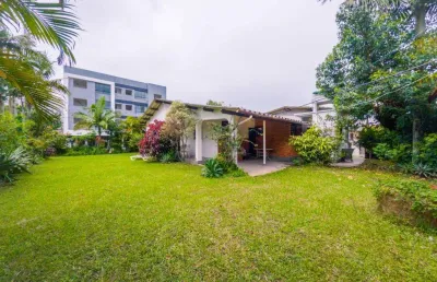 Casa 7 dormitórios à venda no bairro centro com 247 m² de área privativa - 2 vagas de garagem