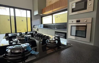 Casa térrea de alto padrão à venda no condomínio - lote de esquina privilegiado*   valor: r$ 1.400.000,00