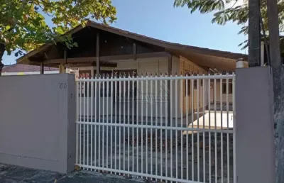 Casa com 3 quartos à venda na rua sereia, 33, shangri-lá, pontal do paraná, 120 m2 por r$ 479.000