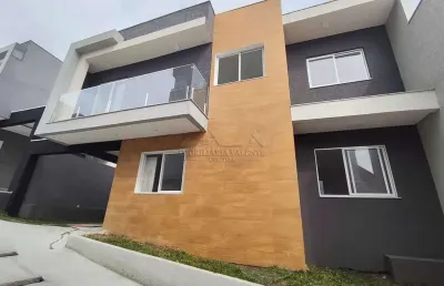 Casa com 3 quartos à venda na rua josé gusso, 193, fazendinha, curitiba por r$ 880.000