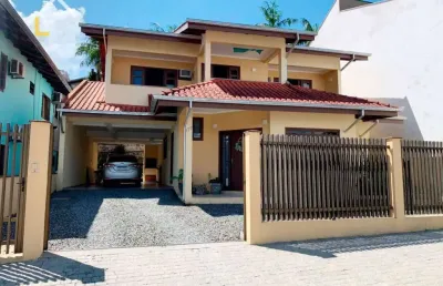 Casa com 4 quartos à venda no Boa Vista, Joinville 