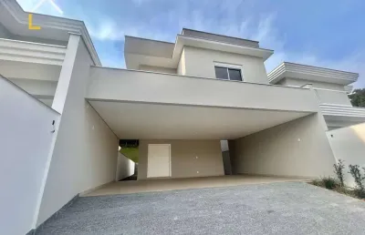 Casa com 04 dormitórios sendo 02 suítes no bairro glória em joinville / sc.