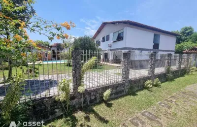 Asset imóveis vende casa com 3 suítes, 400 m² por r$ 1.800.000 - itaipu - niterói/rj
