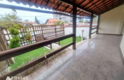 Asset imóveis vende casa triplex com elevador e 4 quartos (1suíte), 300m². r$ 1.500.000 - quadra da praia de piratininga - nit