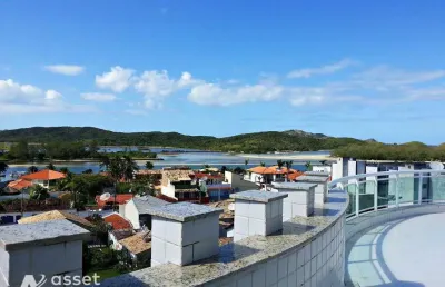 Asset imóveis vende cobertura duplex com 3 quartos (2 suítes), 205m², por r$ 1.800.000 - passagem - cabo frio/rj