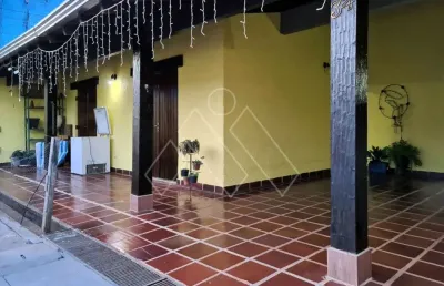 Casa assobradada com 4 quartos (1 suíte) e piscina, no jd champagnat e próximo do com-tour shopping