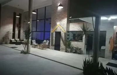 Sobrado com 4 dormitórios, sendo 1 suíte em ubatuba em condomínio.