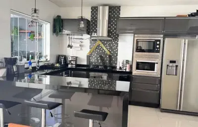 Sobrado com 3 dorms. e suíte master com hidromassagem e 220m² no tecoara
