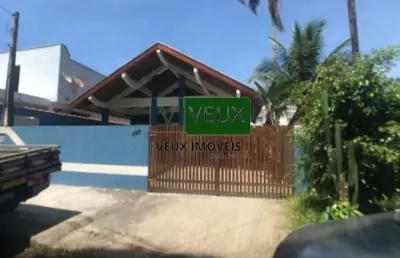 Casa a venda com 2 quartos sendo 1 suíte a 500 m do mar