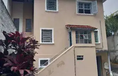 Vendo casa sobrado com 3 quartos em um excelente bairro, santo amaro