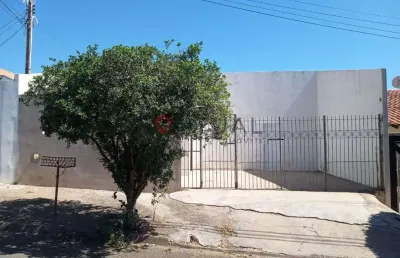 Casa à venda em marília próxima a comércios e ao centro. compre hoje!