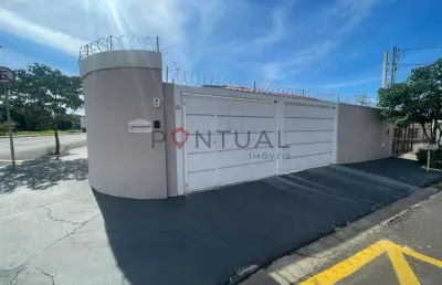 Espetacular casa à venda em marília-sp, no jardim parati! 3 quartos, 1 suíte, 1 sala, 2 banheiros, 3 vagas de garagem, 170m². venha conferir!