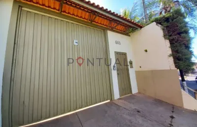 Imperdível! casa à venda ou locação em marília-sp, bairro palmital, 3 quartos, 2 suítes, sala e 5 vagas de garagem.