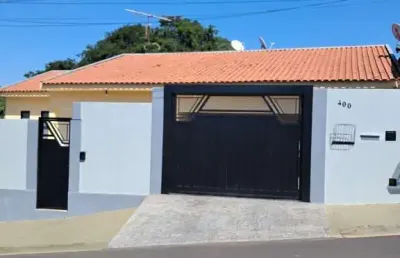 Imperdível casa à venda no centro de pompéia-sp: 3 quartos, 1 suíte, 1 sala, 2 vagas de garagem, 387,00 m² de área.