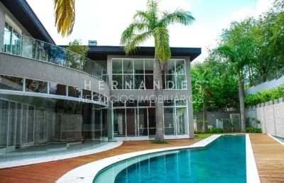 Casa com acabamento incrível com 5 suítes disponível para venda