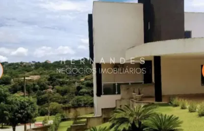 Casa de alto padrão disponível para venda em condomínio fechado!