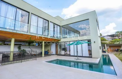 Casa a venda mobiliada com suíte térrea, fino acabemento disponível em alphaville!!