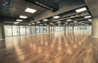 Aluga-se escritórios em edifício corporativo totalmente renovado (a partir de 390m² até monousuário