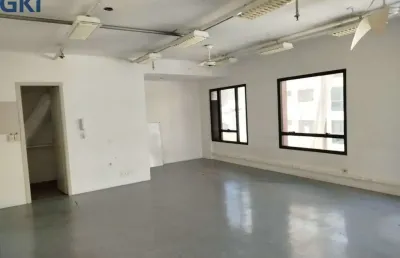 Sala comercial com 40 metros quadrados próximo o metro fradique coutinho