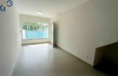 Casa com 70m2, 2 dorm. não tem vaga de garagem, recém reformada!