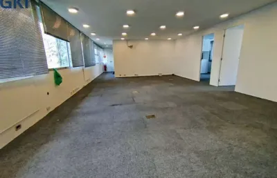 Conjunto comercial com 101 metros quadrados  próximo da estação de metro faria lima