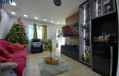 Casa de condomínio, com 3 dorm (1 suíte) e 2 vagas!