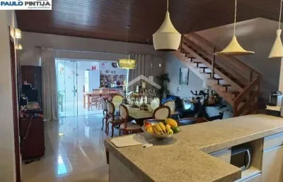 Casa com 4 suítes e piscina no condomínio portal dos ipês