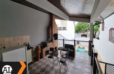 Ótima casa à venda no condomínio granja olga em sorocaba, excelente localização, casa construída em dois lotes com 430 m² de área construída,