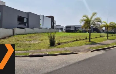 Terreno à venda de esquina no condomínio alphaville nova esplanada 3, com 500 m2 de área e há 200 metros do clube e 4 quadras da portaria.