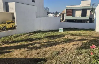 Ótimo terreno á venda no condomínio campos do conde com 250 m2 de área sendo 10x25, há 4km da rodovia castelo branco e perto de comércio em geral.