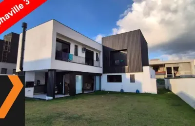 Casa sobrado para locação no alphaville nova esplanada 3 com 3 suítes, pacote com iptu e condomínio 13.000,00