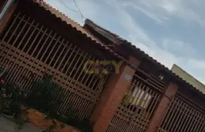 Vende-se casa parque cuiabá (prox. ao colégio fênix)