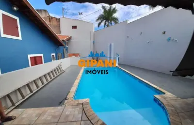 Ótima casa à venda 05 dormitórios com piscina ótima localização