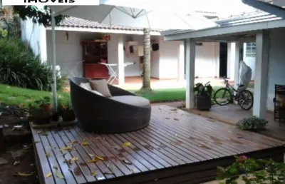 Ótima oportunidade, casa com 5 dormitórios e área de lazer ampla.
