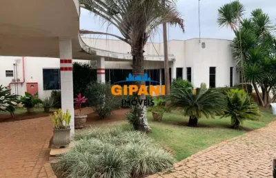 Galpão a venda, avenida de facil acesso, docas de carga e descarga e ainda conta com 11 salas