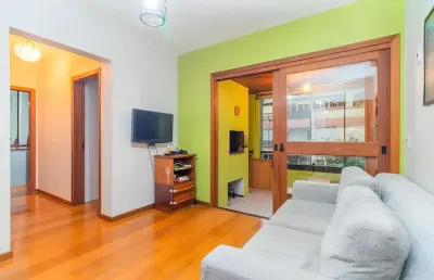 Vende-se apartamento com 2 quartos, 1 vaga e sacada com churrasqueira - bela vis