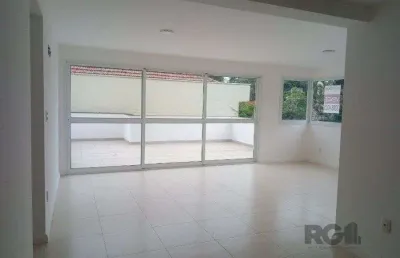 Apartamento garden com 2 suítes, lavado, área de serviço. um pátio enorme muito