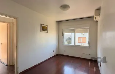 Apartamento 2 dormitórios, ensolarado e localizado na parte alta do centro histó