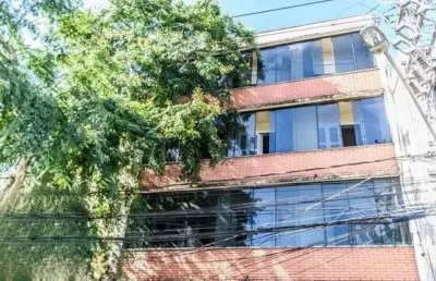 Apartamento com 03 dormitórios no bairro rio branco de porto alegre