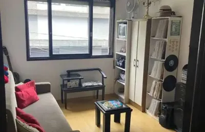 Apartamento de 2 dormitórios, sala, cozinha, banheiro, área de serviço com vaga