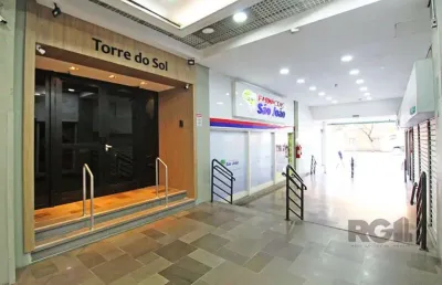 Apartamento de dois dormitórios e uma suíte no centro histórico de porto alegre